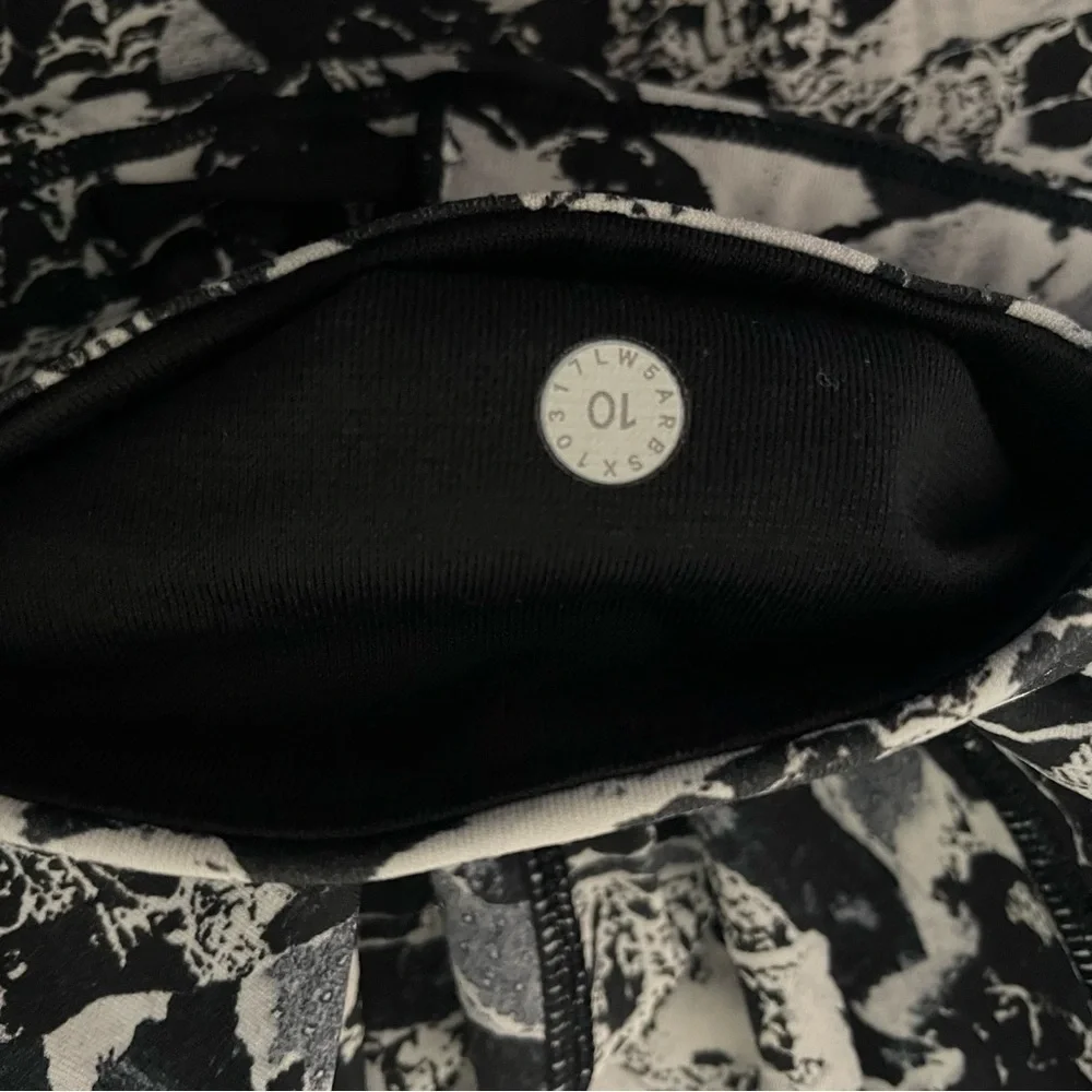 Lululemon Black Interlaced Starlight Train Times Leggings Size 10 26611 - Picture 9 of 15